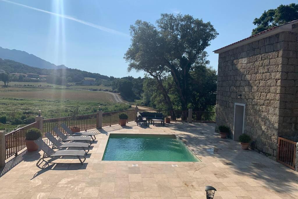Maison typique de campagne au cœur de la nature . Sartène Extérieur photo