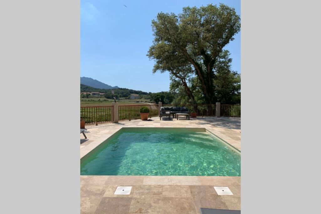 Maison typique de campagne au cœur de la nature . Sartène Extérieur photo
