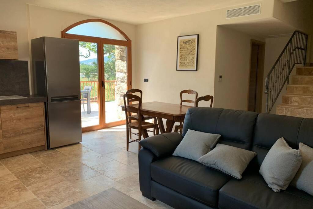 Maison typique de campagne au cœur de la nature . Sartène Extérieur photo