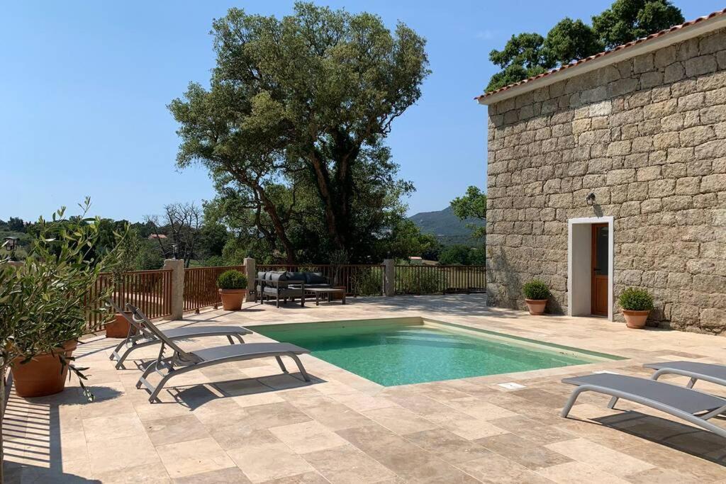 Maison typique de campagne au cœur de la nature . Sartène Extérieur photo